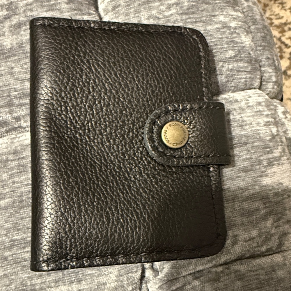 Portland Leather Elegant Black Leather Shoulder Bag - Picture 6 of 8